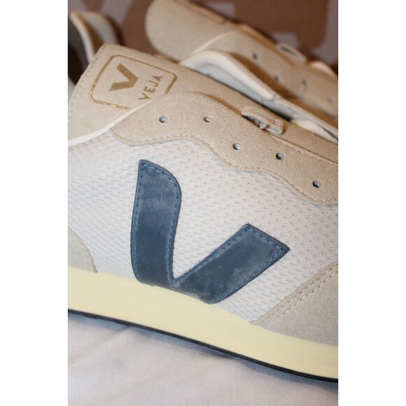 Athletic_Shoes